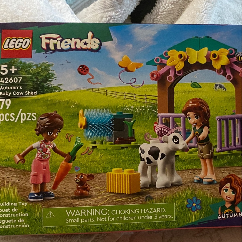 LEGO Friends Autumn's Baby Cow Shed - Green, Purple, Yellow